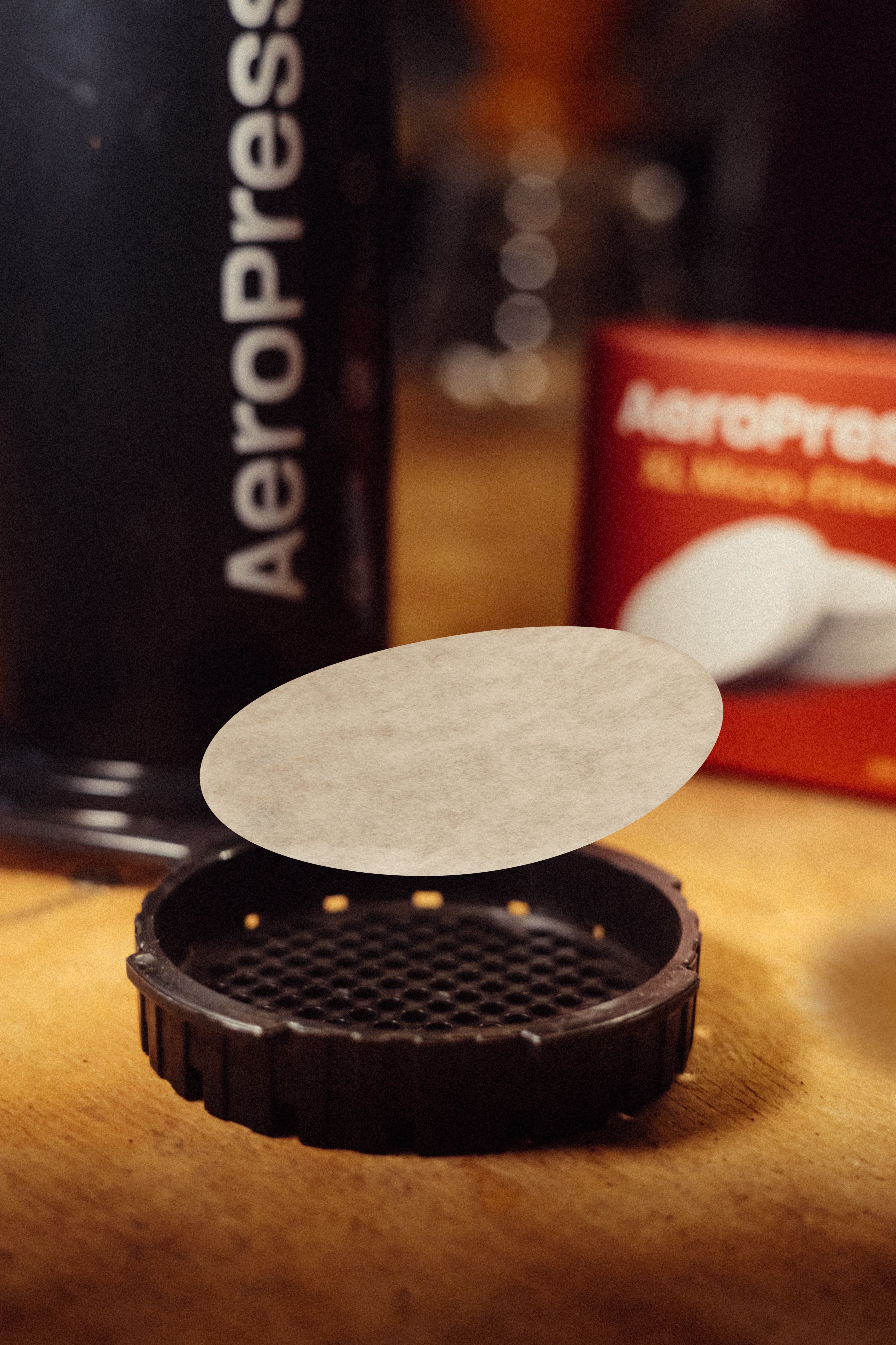 Aeropress XL- Microfilter Papier in dem Coffee Maker